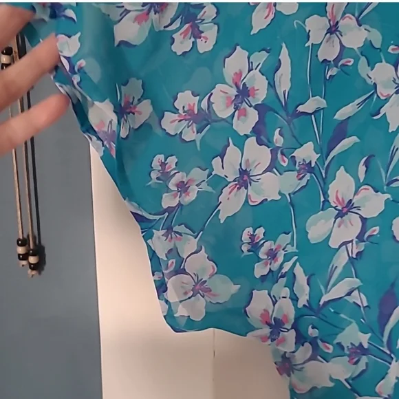 Torrid Sheer Floral Blouse - Picture 7 of 8